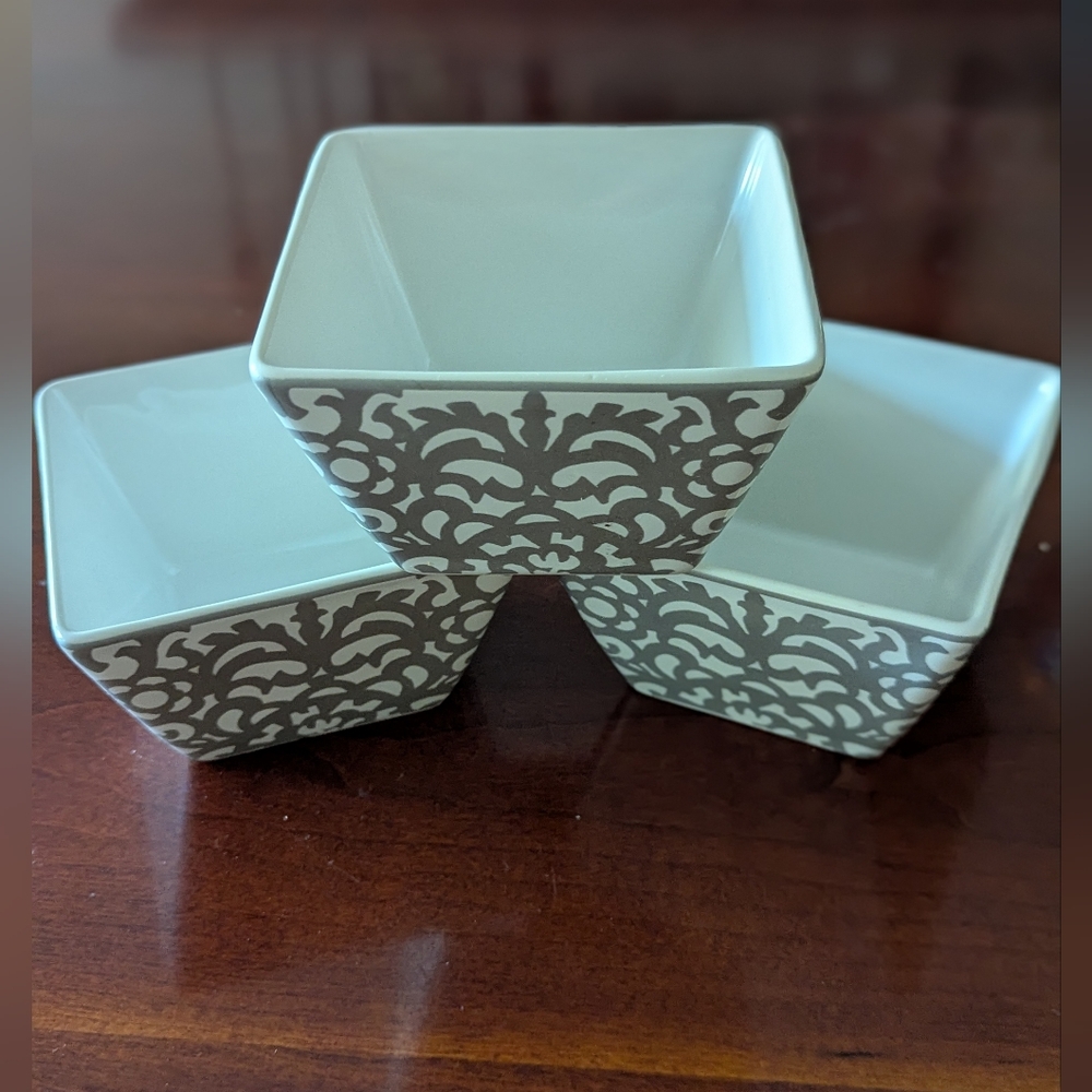 222 Fifth Set Of 3 Square Bowls
